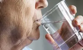 چه چیزی باعث خشکی دهان می شود؟