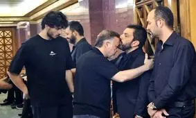 حضور بازیگر معروفِ سریال داریوش در ختم هادی جمشیدی‌ فر/ ویدئو