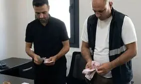لحظه بازداشت گدای ایرانی در ترکیه با بیش از 60 هزار لیر پول نقد/ ویدئو