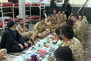 شب یلدای رییسی در کنار سربازان/ ویدئو