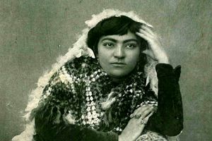 سفر به عصر قاجار؛ از «دختر ناصرالدین شاه و سگش» تا «دختر مظفرالدین شاه و ندیمه‌اش»