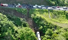 سقوط اتوبوس در مکزیک ۱۷ کشته و ۲۲ زخمی بر جای گذاشت/ ویدئو