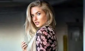 مصائب زیباترین ورزشکار زن جهان | از حواس‌پرتی بازیکنان تا چشم‌چرانی داوران | ستاره رکوردها، شهرت و رسوایی‌ها | آلیکا اشمیت کیست؟