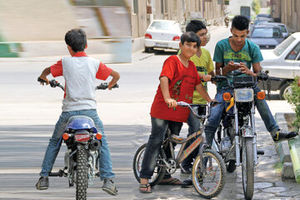 دادن گواهینامه موتور به پسرهای 16ساله خطرناک است یا مفید؟