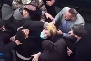 اتهام «دزدی» کیهان علیه زن مورد «ضرب و شتم» معترض به مسمومیت‌ ها