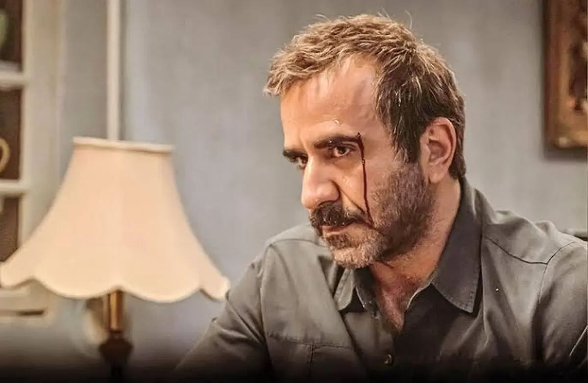خشم بهاره افشاری در سریال حیثیت گمشده باعث شکستن سر مهدی حسینی نیا شد/ ویدئو
