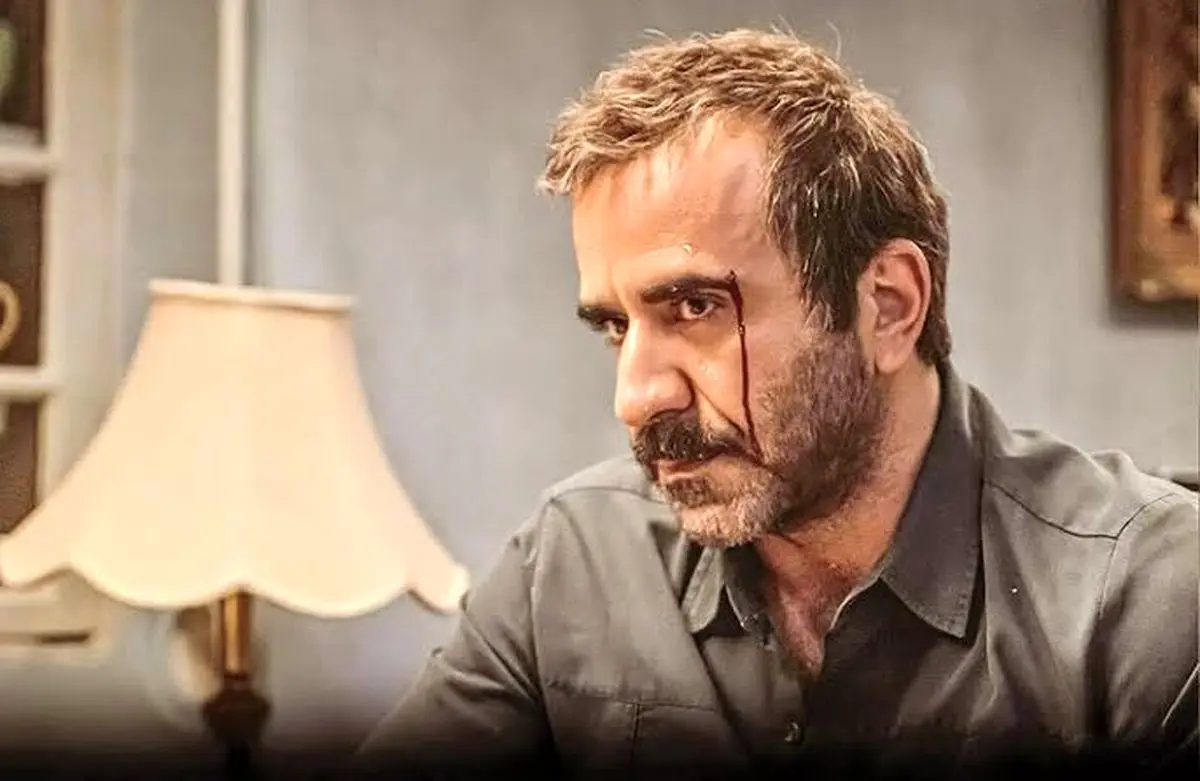 خشم بهاره افشاری در سریال حیثیت گمشده باعث شکستن سر مهدی حسینی نیا شد/ ویدئو