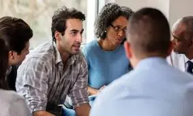 چهار عادت و رفتار که افراد باهوش به طور ناخودآگاه نشان می‌دهند