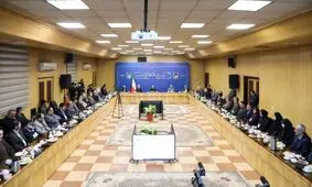 پزشکیان: برق برخی ادارات را قطع کنیم و کارمندان آن اداره‌ها را به دورکاری بفرستیم/ زیانی که از این طریق به اقتصاد کشور وارد می‌شود احتمالا کمتر از زیان قطع برق صنایع است

