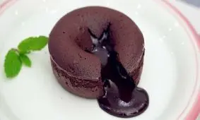 کیک شکلات داغ؛ بمب شکلاتی خوشمزه