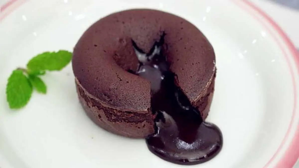کیک شکلات داغ؛ بمب شکلاتی خوشمزه