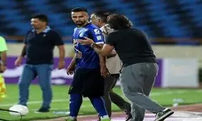 درگیری سرمربی استقلال بین دو نیمه بازی با نساجی در حضور وزیر ورزش