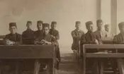 سفر در زمان؛ تیپ و قیافه یک جوان تحصیلکرده ایرانی در اواخر دوران قاجار 