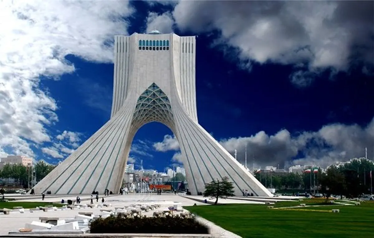 این مرد با ادعای پیامبری، خیابان سعدی تهران را قفل کرد!/ تصاویر
