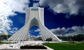 این مرد با ادعای پیامبری، خیابان سعدی تهران را قفل کرد!/ تصاویر