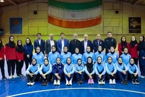 حضور پزشکیان در اردوی تیم ملی فوتسال بانوان