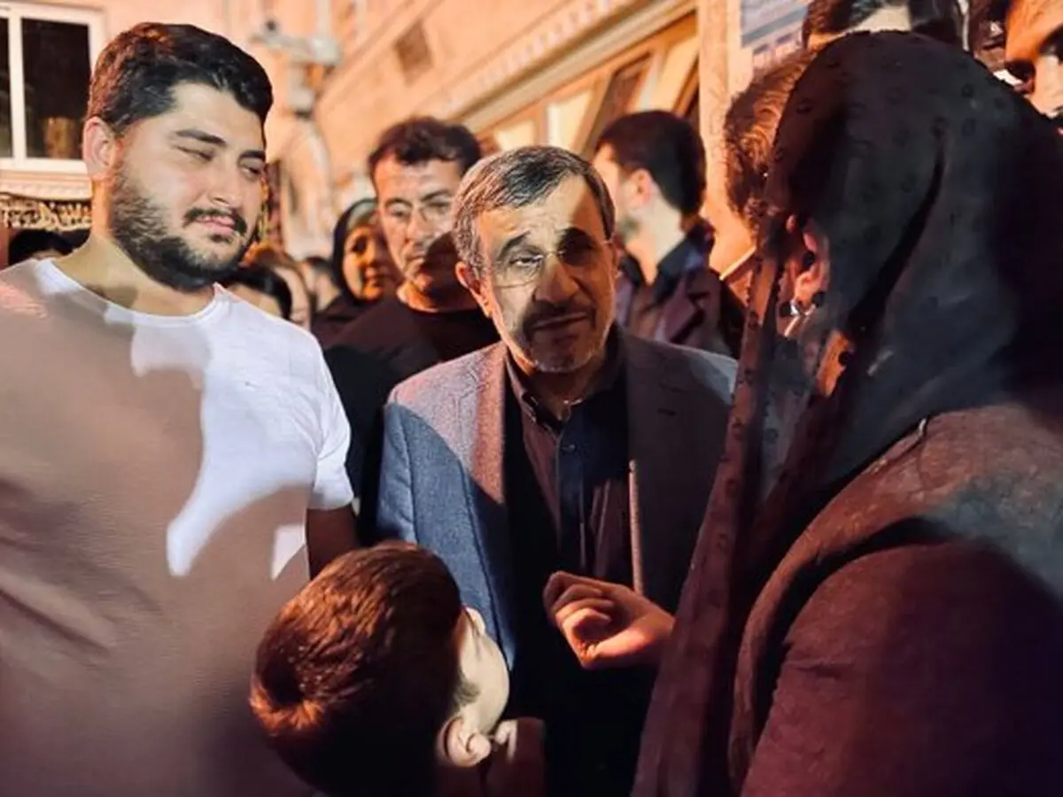 احمدی نژاد در مراسم شام غریبان امام حسین(ع)/ تصاویر