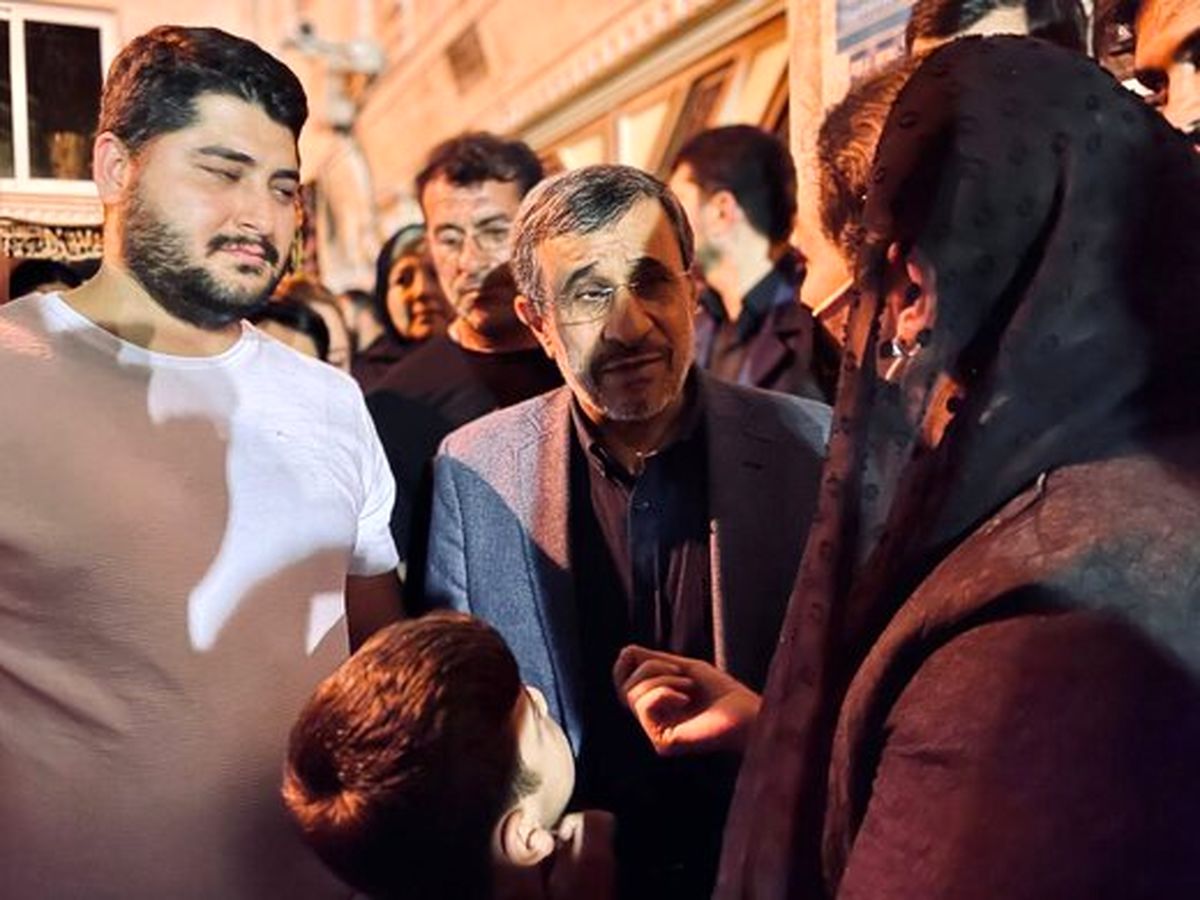 احمدی نژاد در مراسم شام غریبان امام حسین(ع)/ تصاویر