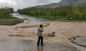 پل جهادگران خرم‌آباد زیر آب رفت

