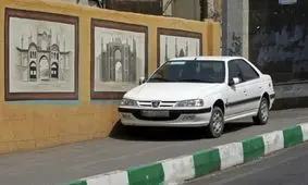آیا پارک خودرو در پیاده رو تخلف است؟/ در صورت حمل خودرو با جرثقیل چه کنیم؟