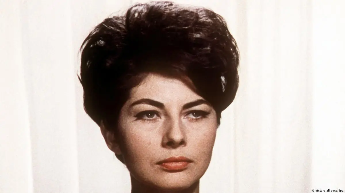 سفر در زمان؛ «ثریا اسفندیاری» در کنار مادر آلمانی اش؛ دهه 1310 