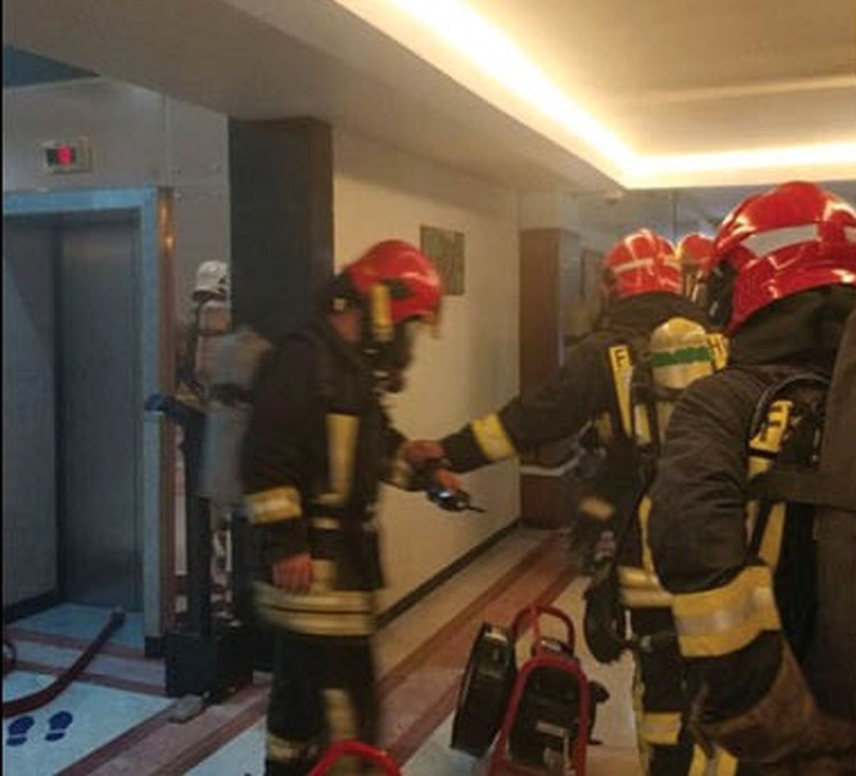 شعله های آتش در زیرزمین هتل خاموش شد