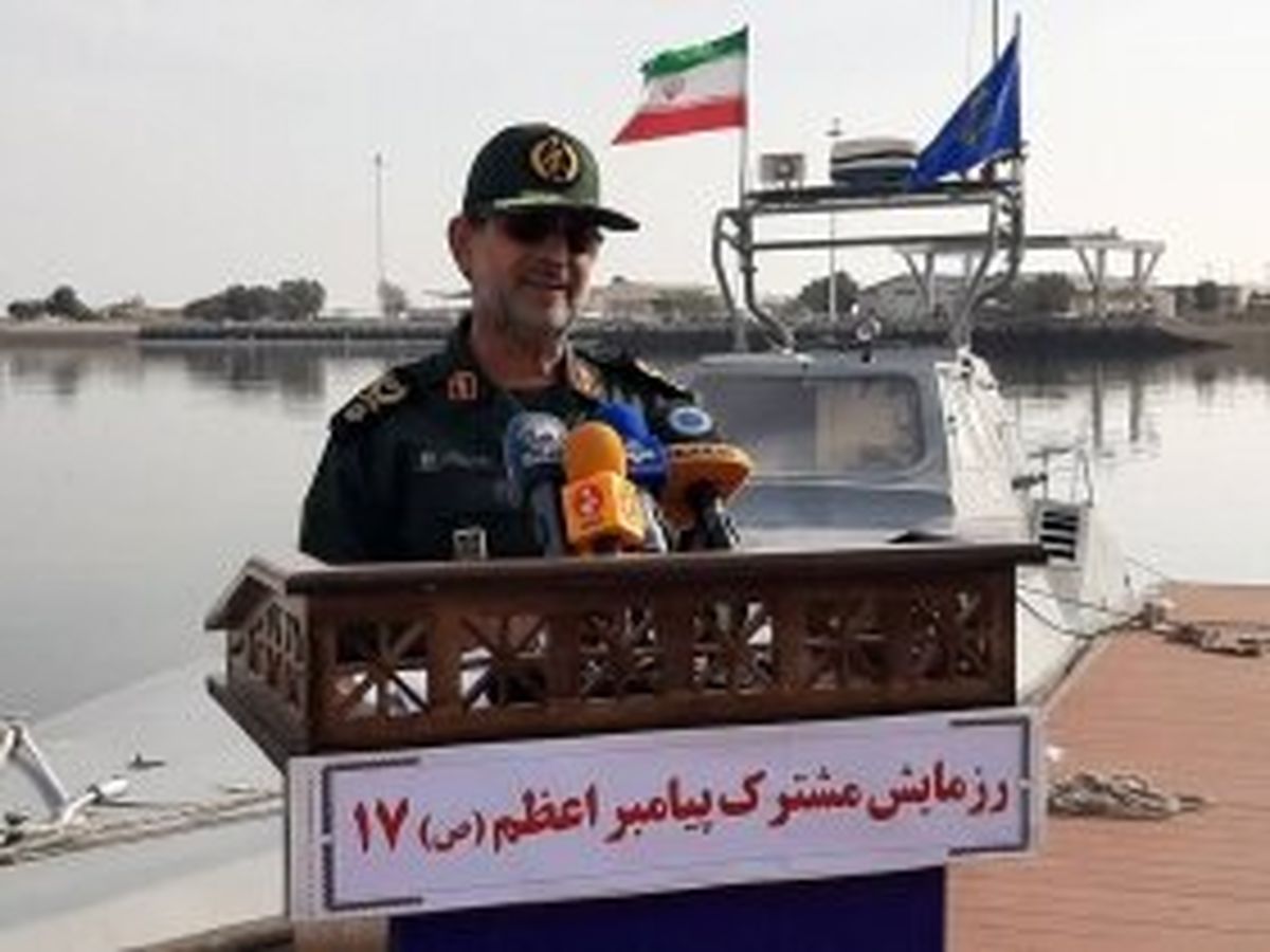آتش دشمن را در خلیج فارس به سمت خودش هدایت میکنیم