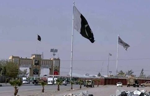 درگیری شدید مرزی افغانستان و پاکستان در گذرگاه سپین‌بولدک/ در ورودی گذرگاه موسوم به «در دوستی» منفجر شد/ ویدئو