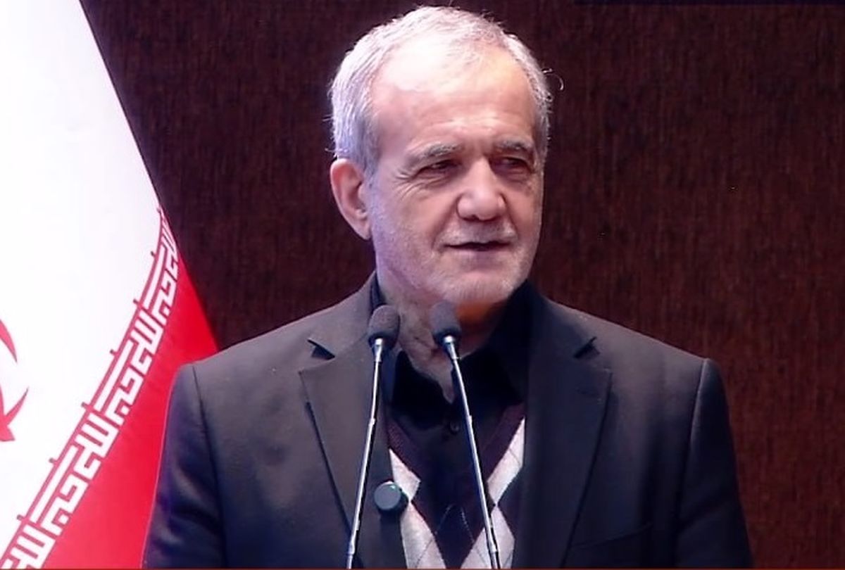 رئیسجمهور: حل مشکلات در عرض یک روز و ۱۰ روز ممکن نیست/ در برق و آب و نفت و بنزین مشکل داریم به هر جا دست بزنیم یکی دردش می آید/ در این کشور کشتی با بارش گم میشود و کسی نمیفهمد چون FATF داخلی نداریم/ ویدئو