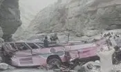 سقوط اتوبوس به دره در پاکستان ۴۰ کشته برجای گذاشت
