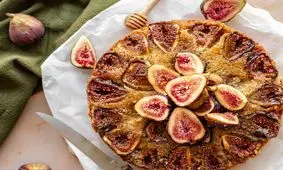 طرز تهیه کیک انجیر و بادام، دسری خوشمزه و متفاوت