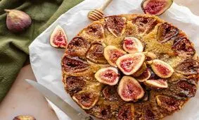 طرز تهیه کیک انجیر و بادام، دسری خوشمزه و متفاوت