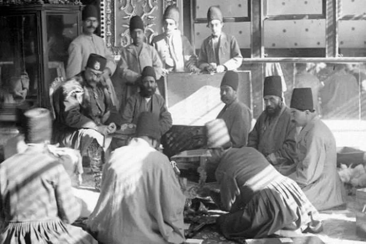 سفر در زمان؛ آبتنی مردان قاجاری در چشمۀ آبگرم سرعین؛ 130 سال قبل