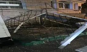 تخریب ورودی های شهرک گلستان در تهران / ویدئو