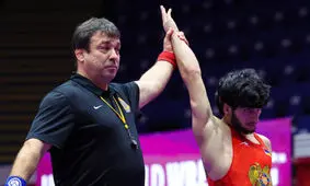 کشتی‌گیر آذربایجانی بعد از باخت، به حریف ارمنستانی مشت زد/ ویدئو

