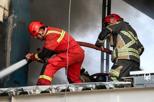 آتش سوزی در برج مونا در کیش/ آتش سوزی در برج مسکونی کیش بدون تلفات جانی مهار شد/ ویدئو