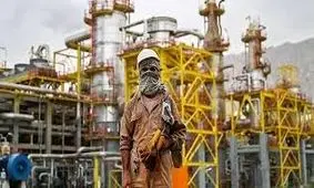 خنک شدن کارگران عسلویه در گرما/ ویدئو