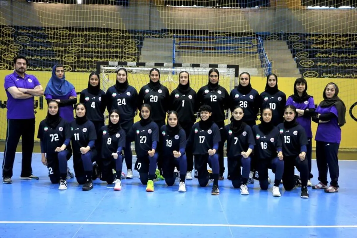 صعود دختران هندبال ایران به نیمه نهایی قهرمانی آسیا

