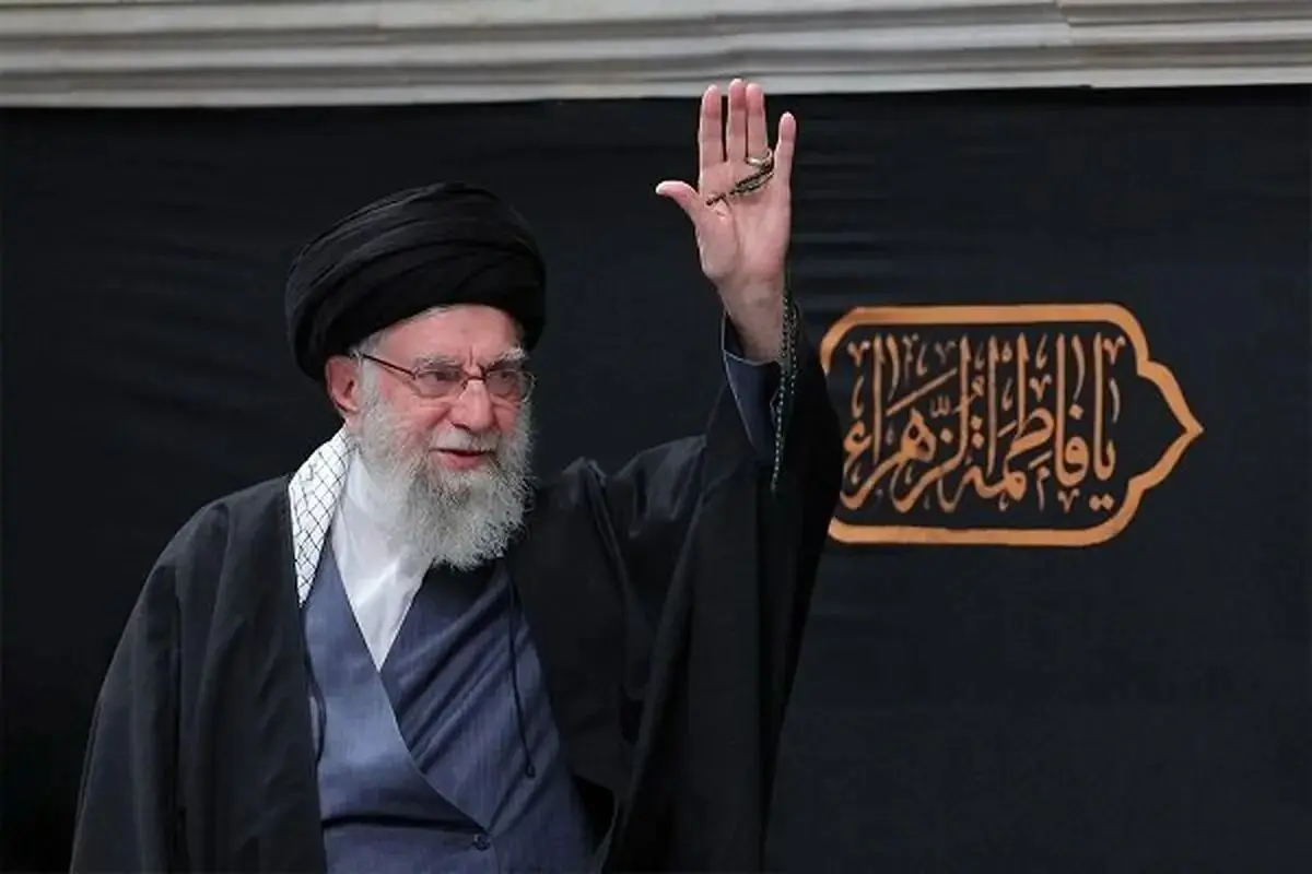 قابی ماندگار از حضور شهید خامنه‌ای در میان رزمندگان دفاع مقدس