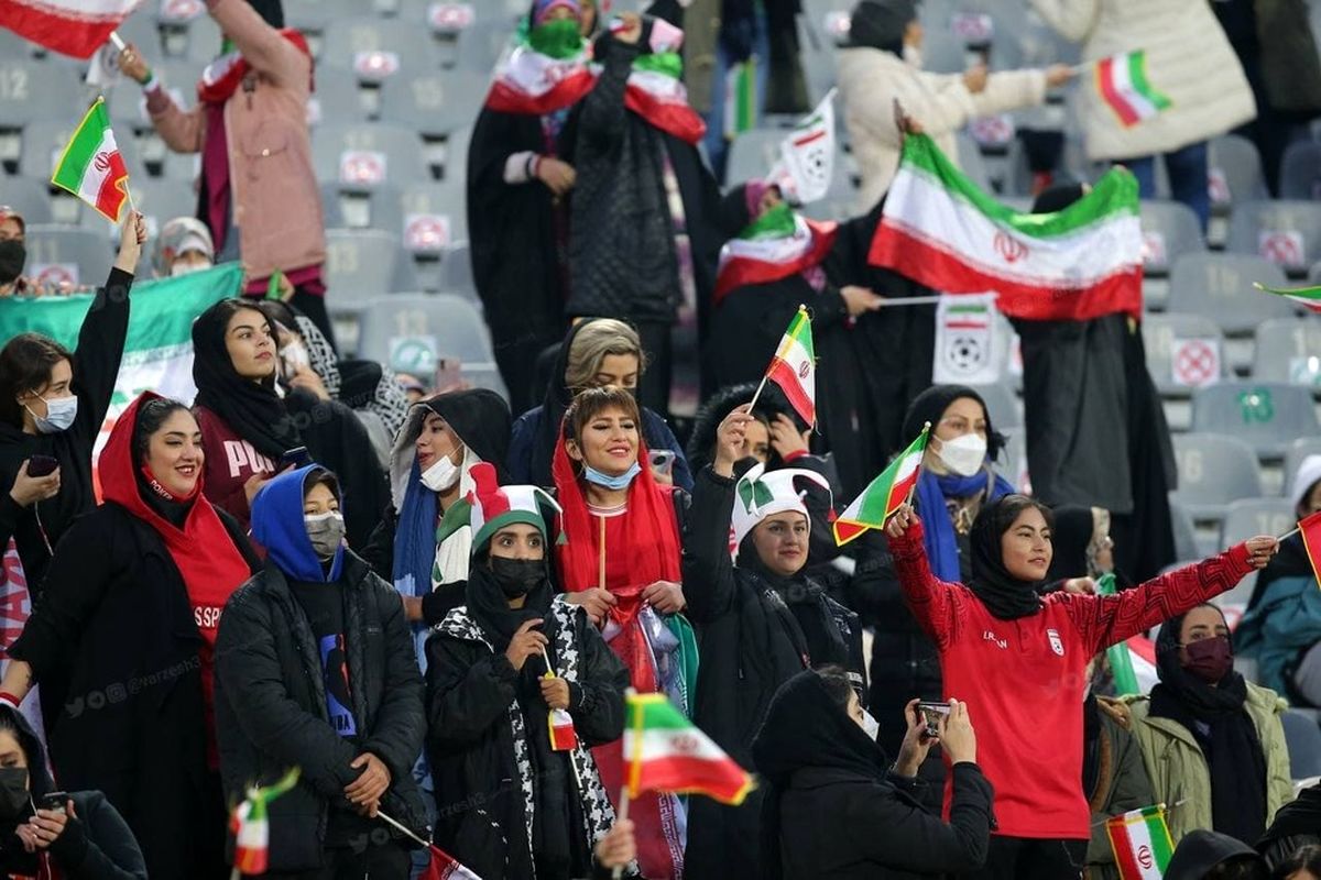 عذرخواهم که زنان این هفته نمیتوانند به استادیوم بیایند اما در آینده نزدیک اجرایی می شود/ حضور بانوان از الزمات فیفا و کنفدراسیون فوتبال آسیا است