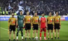 رنگ لباس داوران دربی سوژه شد/ ویدئو