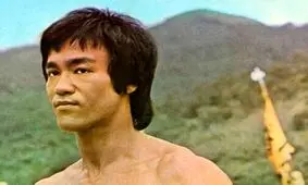 یک ایرانی پا جای پای «بروسلی» گذاشت/ ویدئو