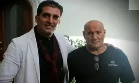  سفر در زمان؛ «صفر کشکولی» در حال فیگور گرفتن در مسابقات پرورش اندام در کویت؛ سال 41/ عکس

