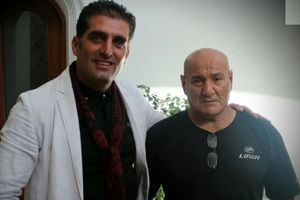  سفر در زمان؛ «صفر کشکولی» در حال فیگور گرفتن در مسابقات پرورش اندام در کویت؛ سال 41/ عکس

