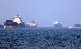 آمریکا با کشتی‌های کوچک، تنگه‌ هرمز را دور می‌زند/ ویدئو