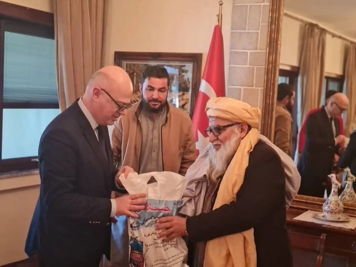 کمک ۵۰ هزار دلاری طالبان به زلزله‌زدگان ترکیه در یک کیسه پلاستیکی/ قبلا به سفیر چین تریاک هدیه داده بودند/ ویدئو