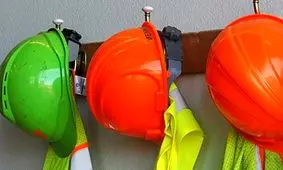 کشته و زخمی شدن سه کارگر در کارخانه فولاد بافق بر اثر حادثه کار