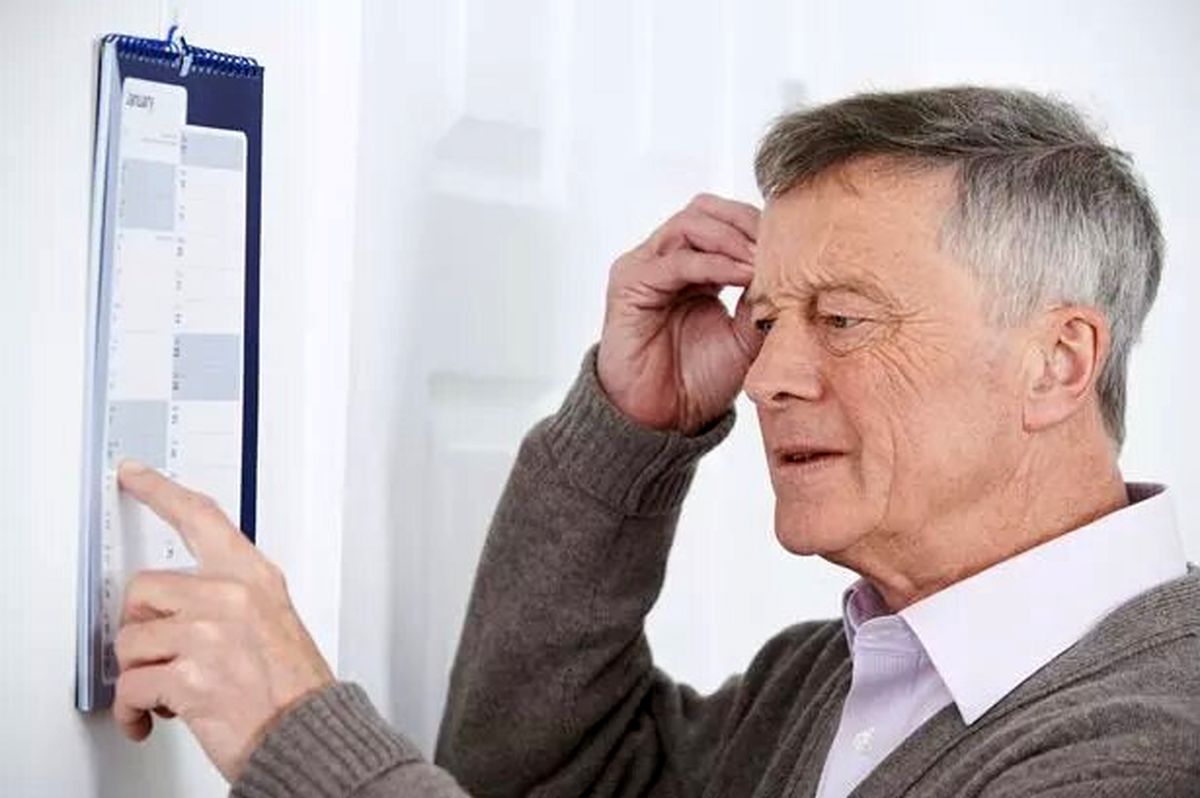 علائم اولیه آلزایمر در کدام قسمت بدن ظاهر میشود؟