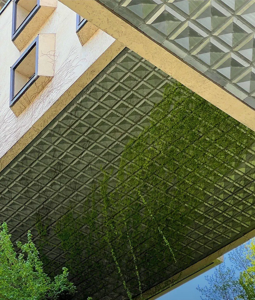 وزارت راهسازی سابق گرجستان؛ نماد بتنی معماری شوروی که بانک شد