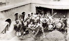 داستان لوتی‌ها در ایران / از «چغاله‌مشدی» تا «باباشمل»!